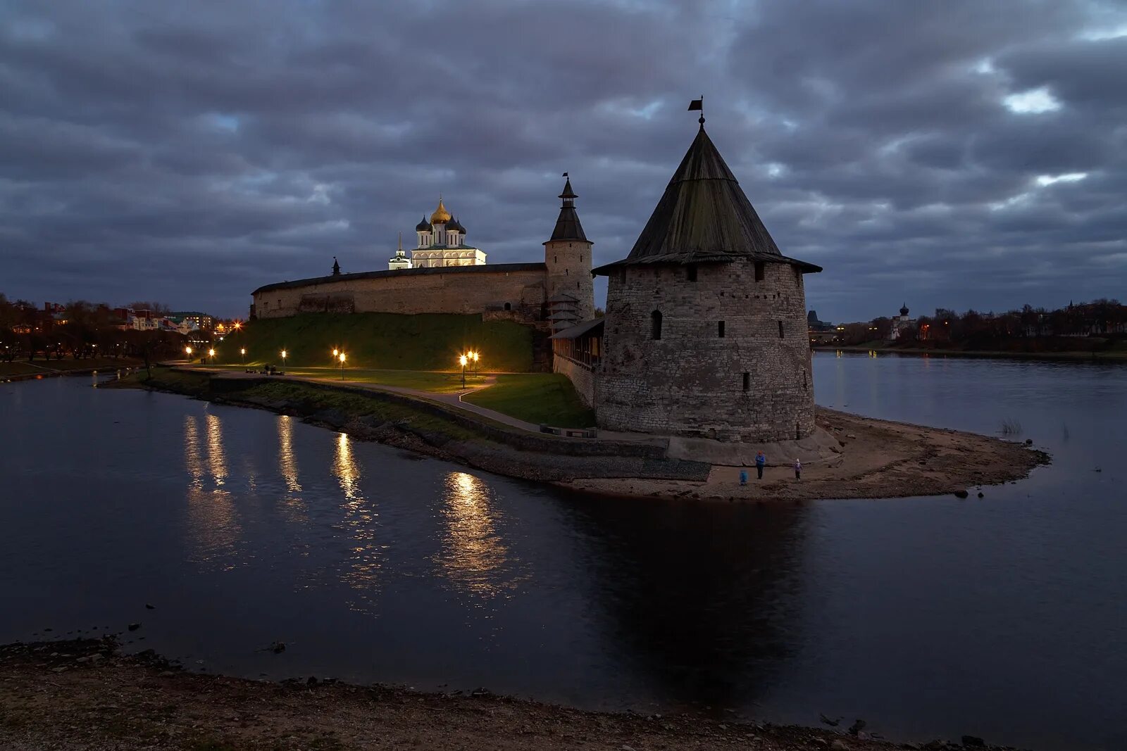 Псковский кром достопримечательности пскова. Псковский кремль ул кремль 4. Псковский кремль псков. Псков улица кремль 4 псковский кремль. Псков достромичательности.