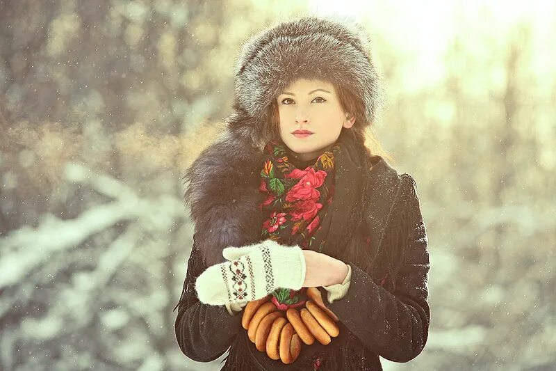 фотосет в стиле кантри. фотосессия в лесу в стиле 90. фотосессия в деревне зимой. фотосессия в лесу 2021. мужчина в лесу фотосессия.