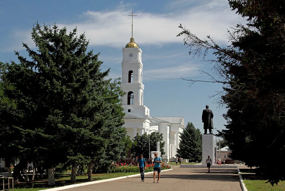 Город маркс какая область. Памятники в марксе саратовской области. Город маркс саратовской области стелла. Церкви г маркса саратовской области. Маркс (город) города саратовской области.