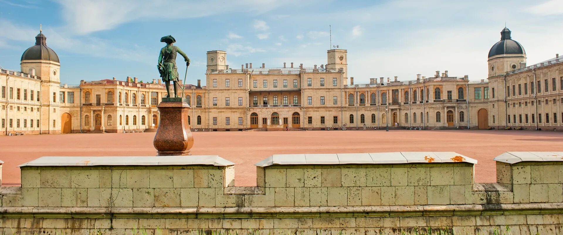 Сериал гатчина. Гатчина дворец экскурсии. Питер гатчина дворец. Гатчинский дворец. Река гатчина город-гатчина.