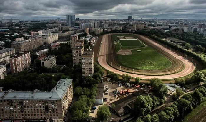Район метро беговая. Петровский парк коттеджный посёлок петровский парк. Район беговой ипподром. Беговой корт. Бухарест парк с велодорожкой.