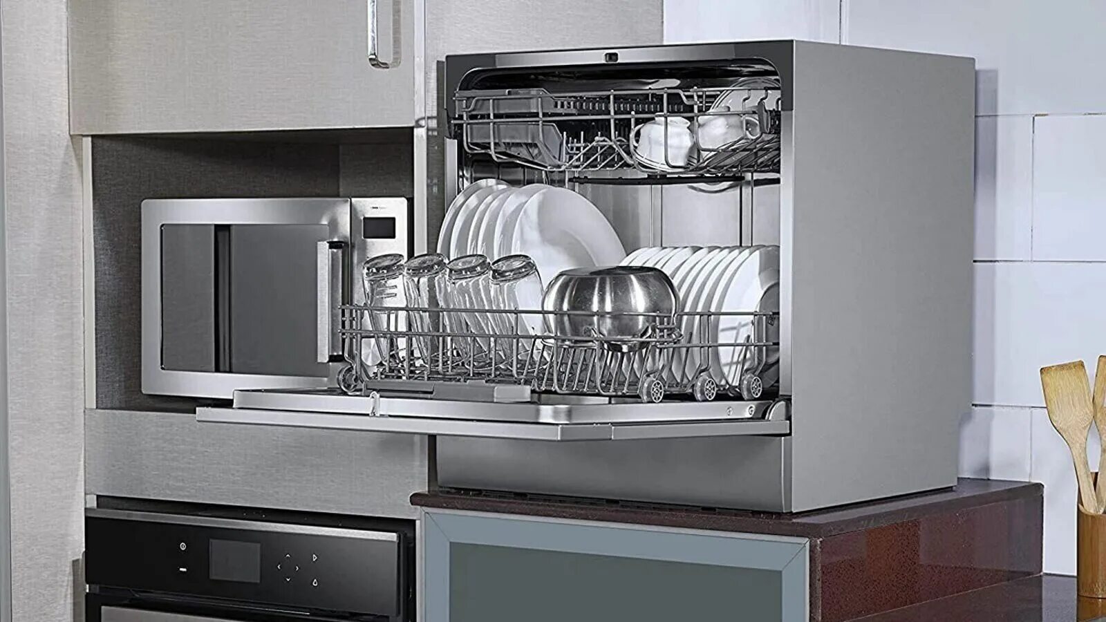 Какие посудомоечные машины хорошие по качеству. Beko Dishwasher bpro700. Electrolux ESF 9552 Low. Компактная посудомойка. Посудомоечная машина полноразмерная.