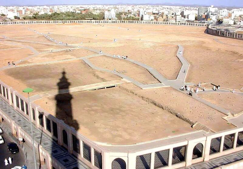 Кладбище джаннат аль-баки. Кладбище бакия медина. Кладбище баки в медине. Кладбище сподвижников. Кладбище аль баки в медине.