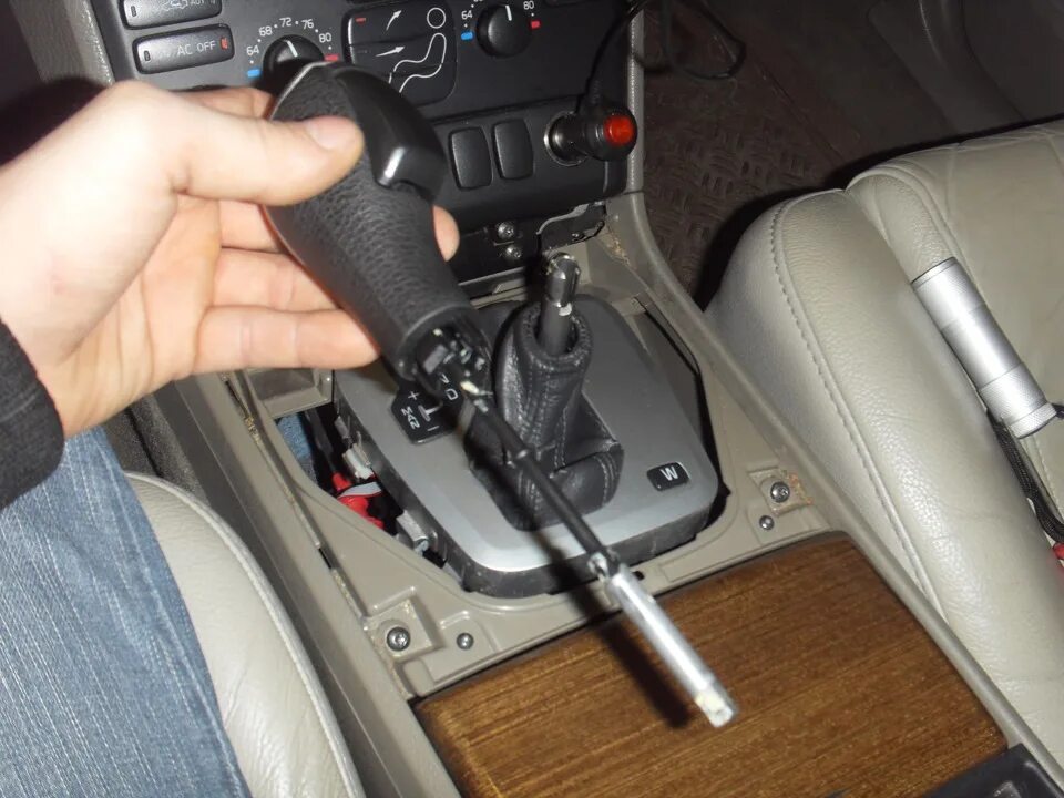 Снятие ручки кулисы АКПП - Volvo XC90 (1G), 2,9 л, 2004 года своими руками DRIVE