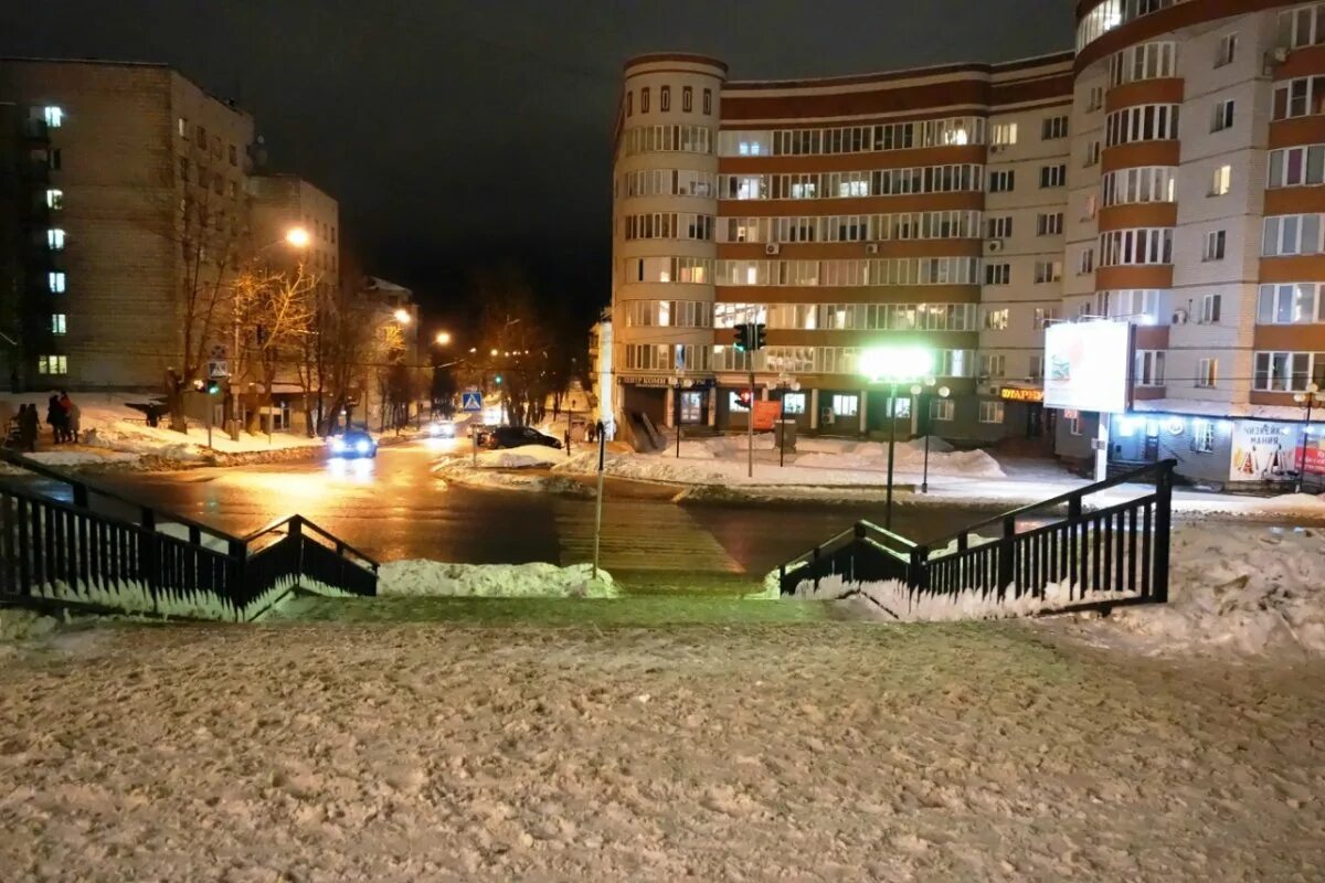 Центр города сыктывкара. Сыктывкар ночной сыктывкар. сыктывкар центральная улица. ночной город сыктывкар. город сыктывкар ночью.