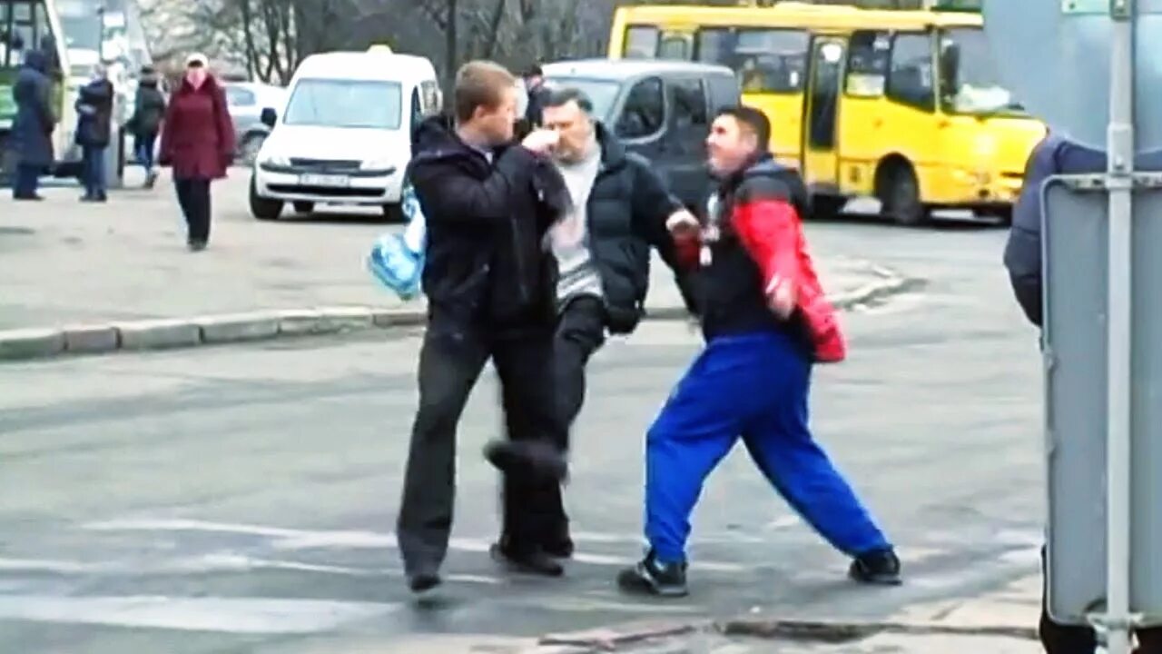 Драки на дорогах жестокие. Ютуб драки дороги. Драки на дорогах жестокие. Женские драки на дорогах. Пиздолизание на дороге видеорегистратор стыд.