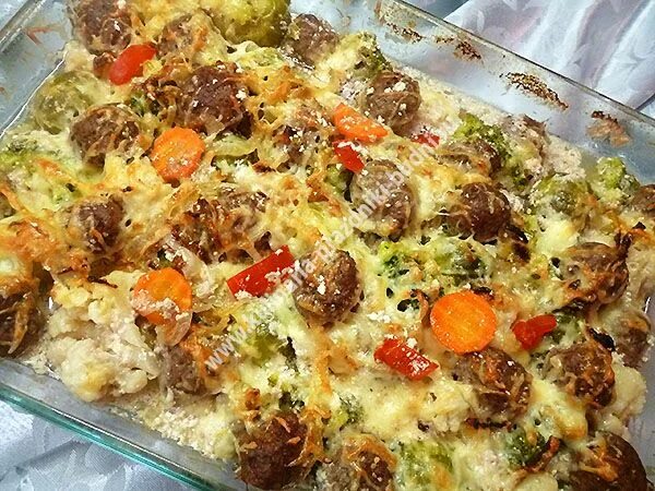 Овощи с фаршем в духовке запеченные. Запеченные фаршированные перцы. Гратен из цукини и баклажанов. Фаршированные овощи «пти фарси. Фаршированные перцы с фаршем.