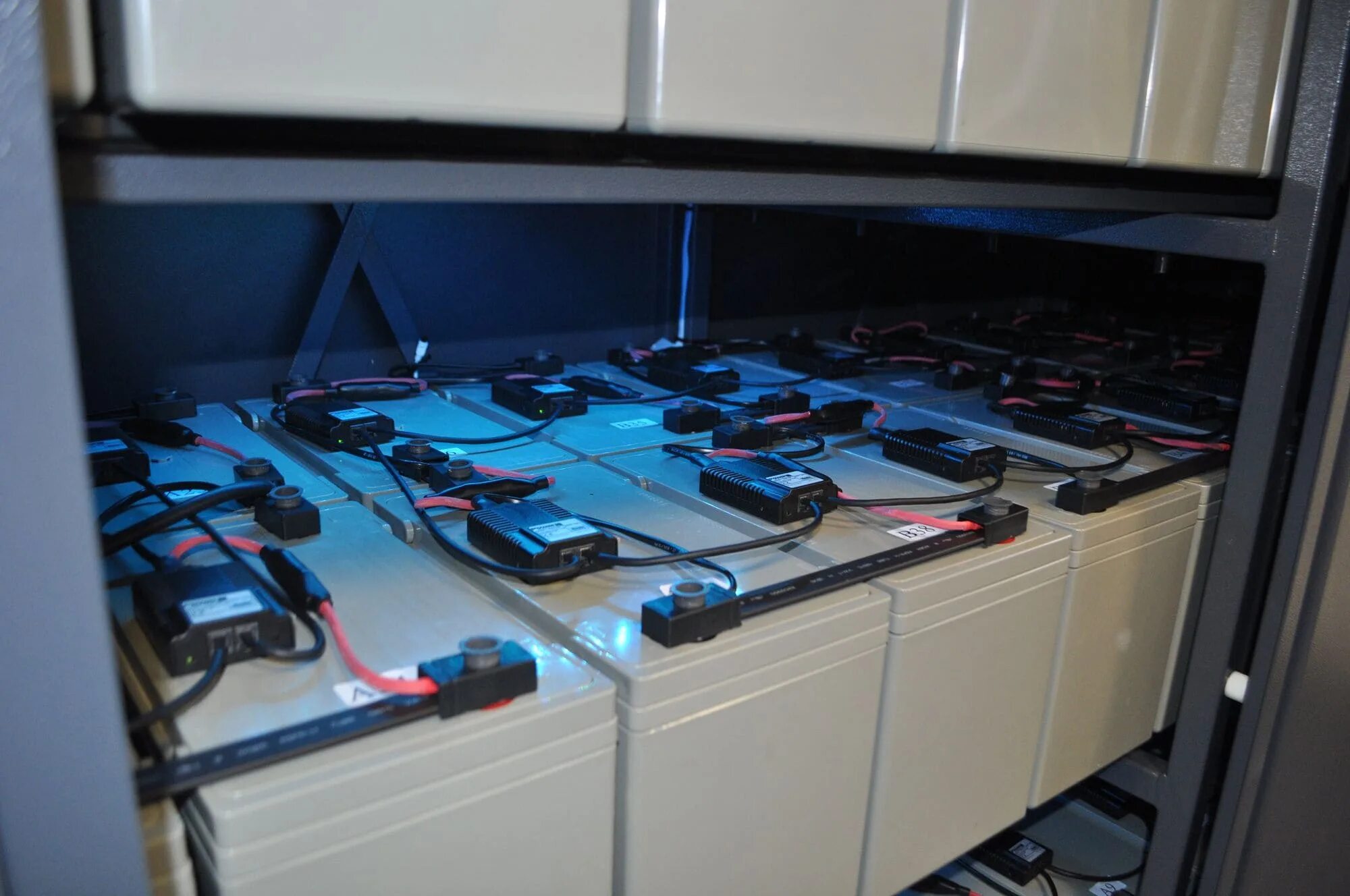Battery monitor system. Ups battery. батарея на ups ноутбуков. ups batt e00. battery monitor для авто с алиэкспресс.