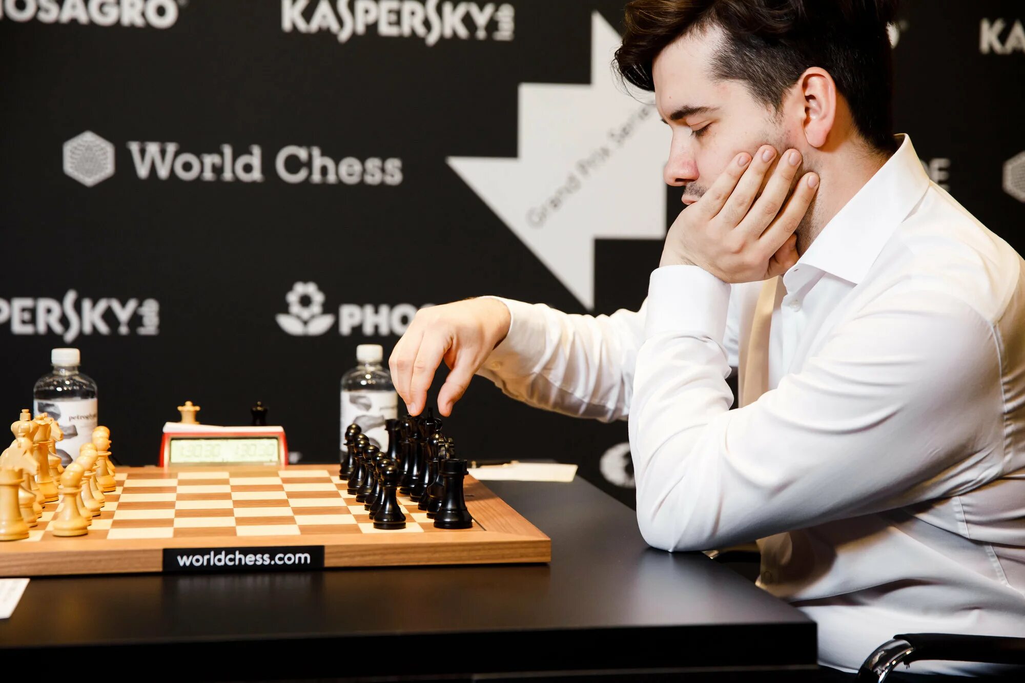 Fide chess. Шахматы киберспорт. World Chess Grand prix Moscow.