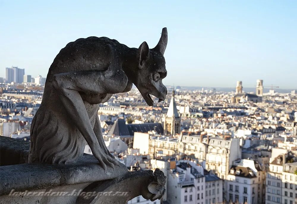 Архитектура нотр дама химеры. Горгулья собор парижской богоматери. Собор парижской богоматери гаргульи. Собор святого вита прага гаргульи. Статуя химеры рим.