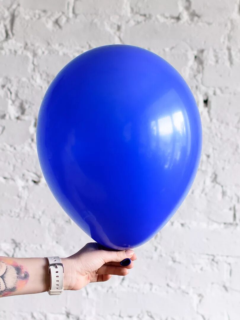 Синий воздушный шар. Синие шары воздушные. Голубой воздушный шарик. Шарики надувные.