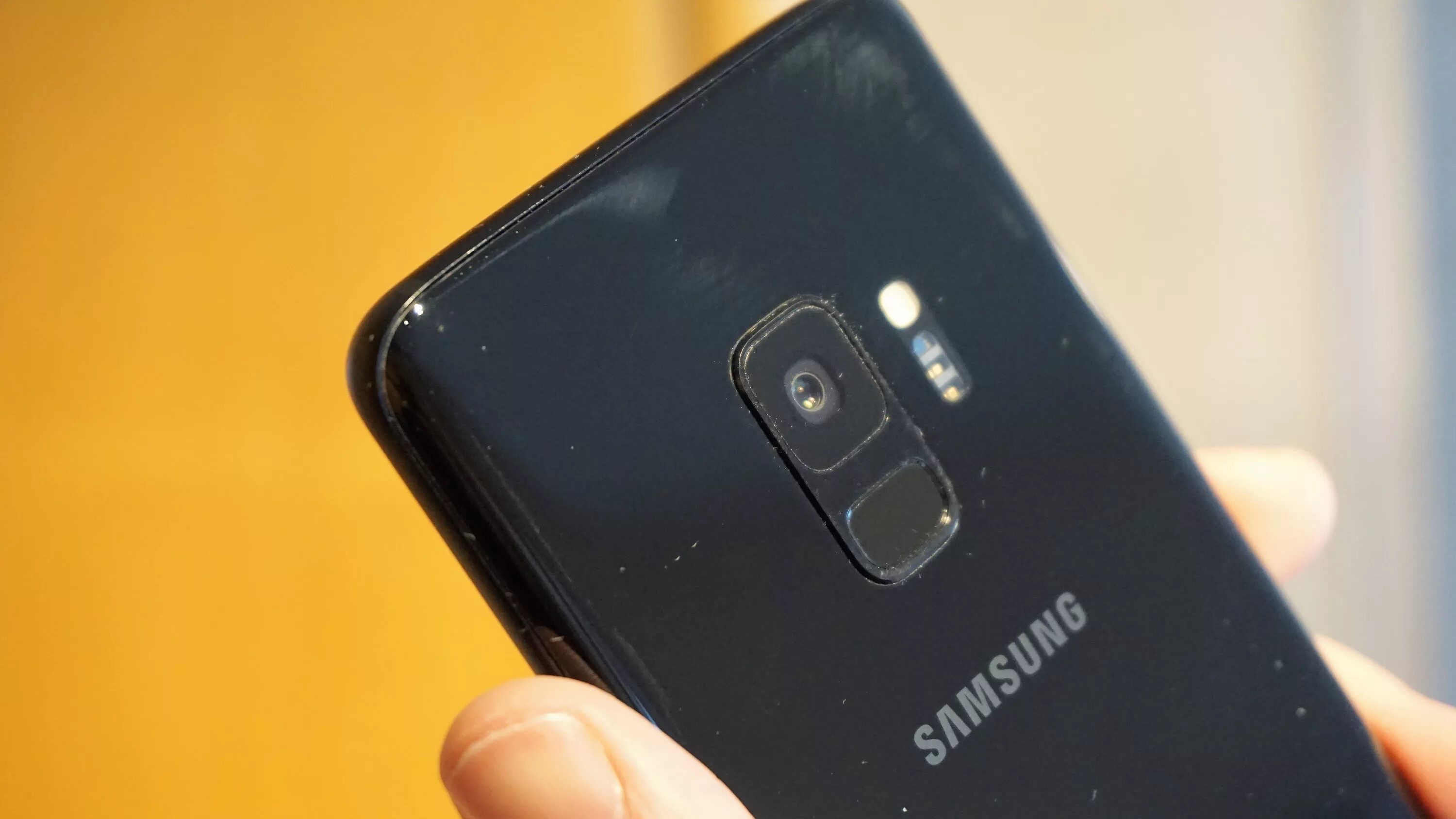 Samsung galaxy сканер отпечатков пальцев. Samsung s9 отпечаток. самсунг с 4 камерами и отпечатком пальца сзади. самсунг с отпечатком пальца s 9. samsung galaxy s9 fingerprint.