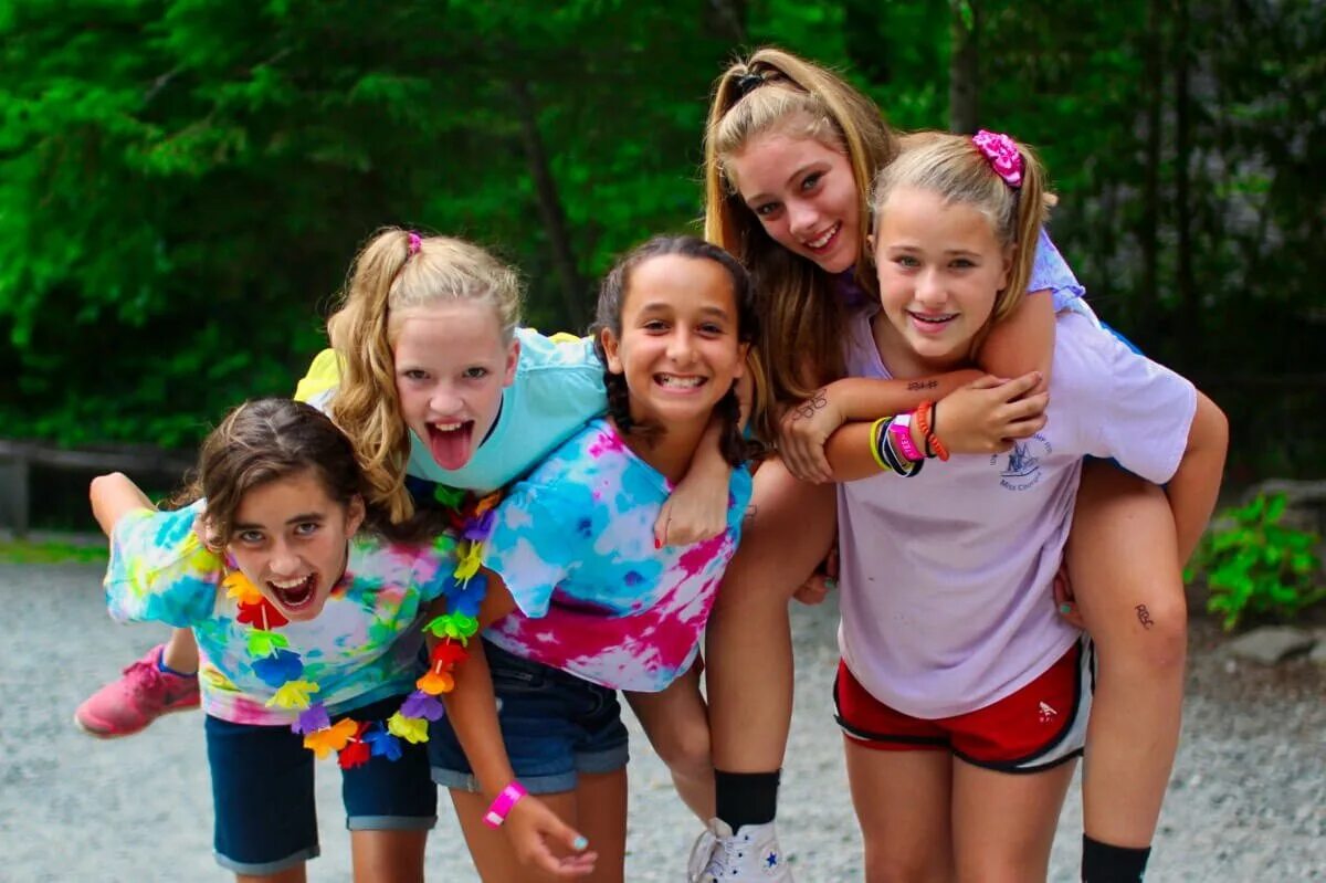 Camp group. Английский лагерь для девочек. девочек camp. tween лагерь.