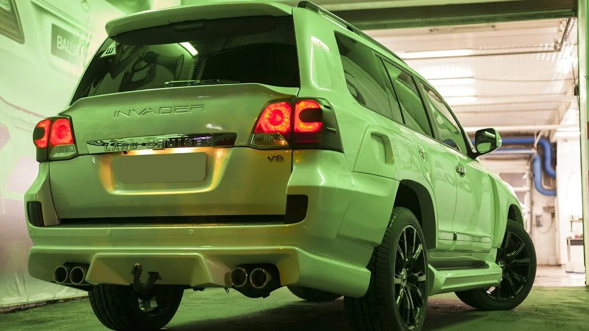 Invader отзывы. Инвайдер тойота 200. ленд крузер инвайдер. toyota land cruiser 200 invader. обвес invader на land cruiser 200.