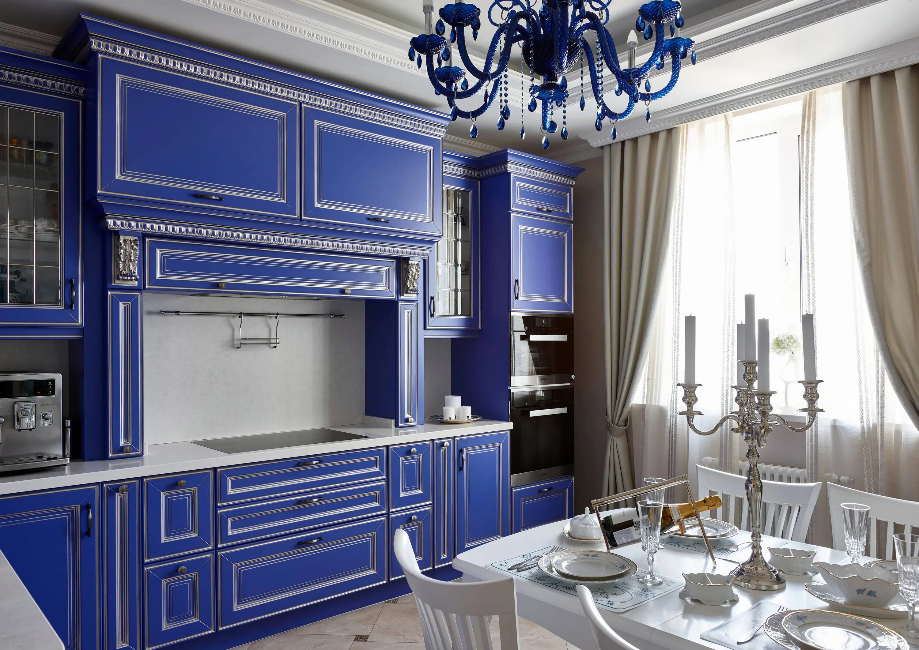 Синяя кухня. Синие кухни. Кухня классика синяя. Синяя кухня в классическом стиле. Классическая кухня в синем цвете.