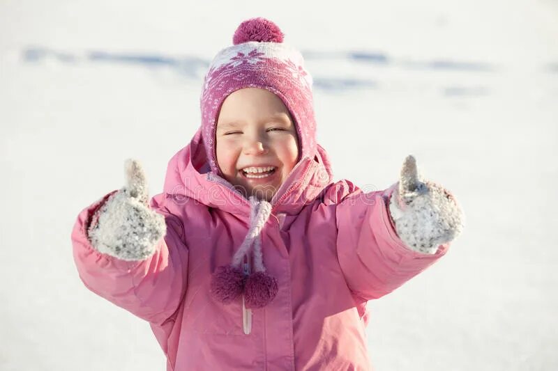 Cold kid. Smiling children in the Cold. A child with a Cold. The child is Cold. Edu Kids Cold.