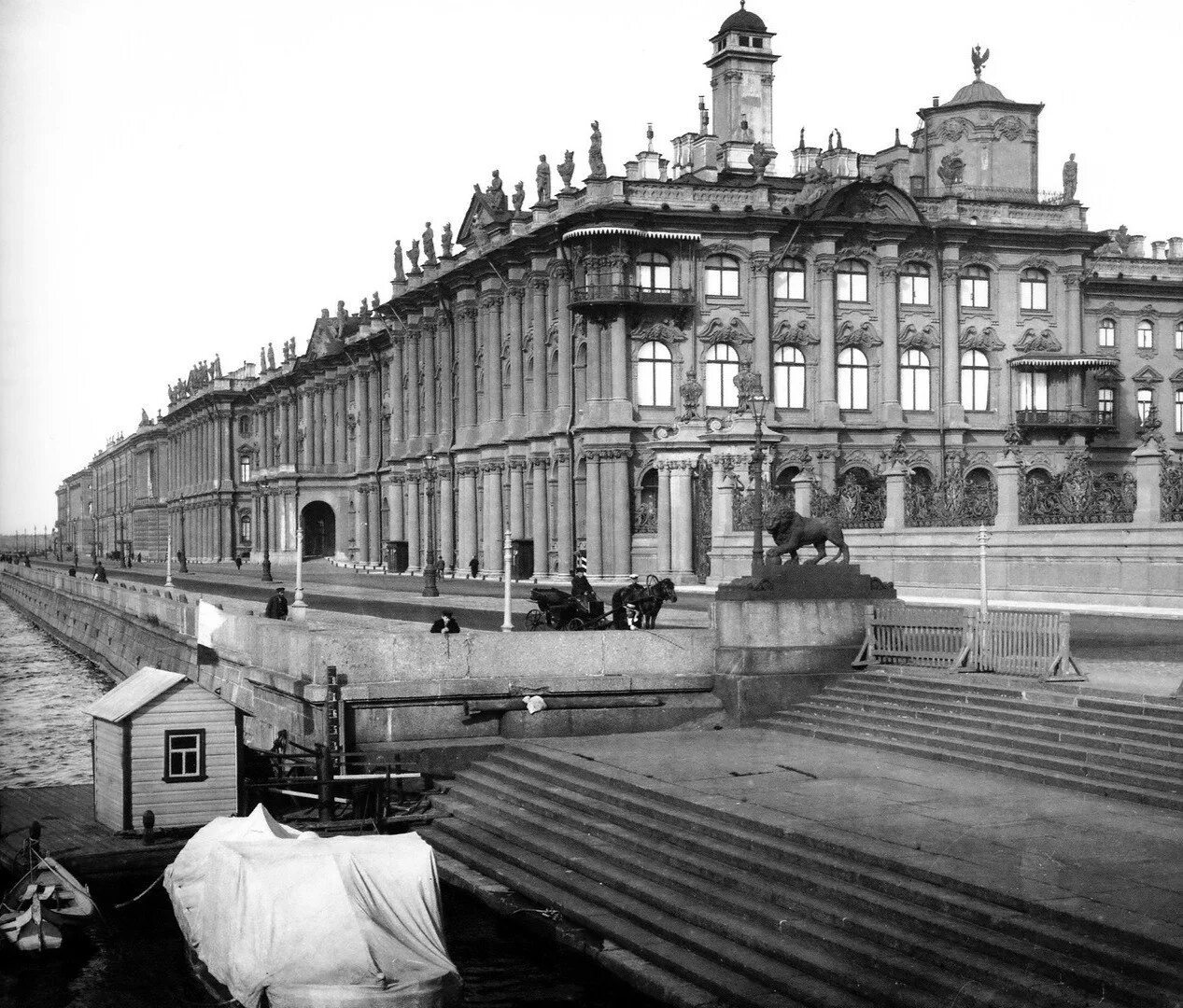 Санкт-петербург эрмитаж зимний дворец. Зимний дворец санкт-петербург 19 век. Петроград дворцовая площадь. Старый зимний дворец. Зимний дворец санкт-петербург 1764.