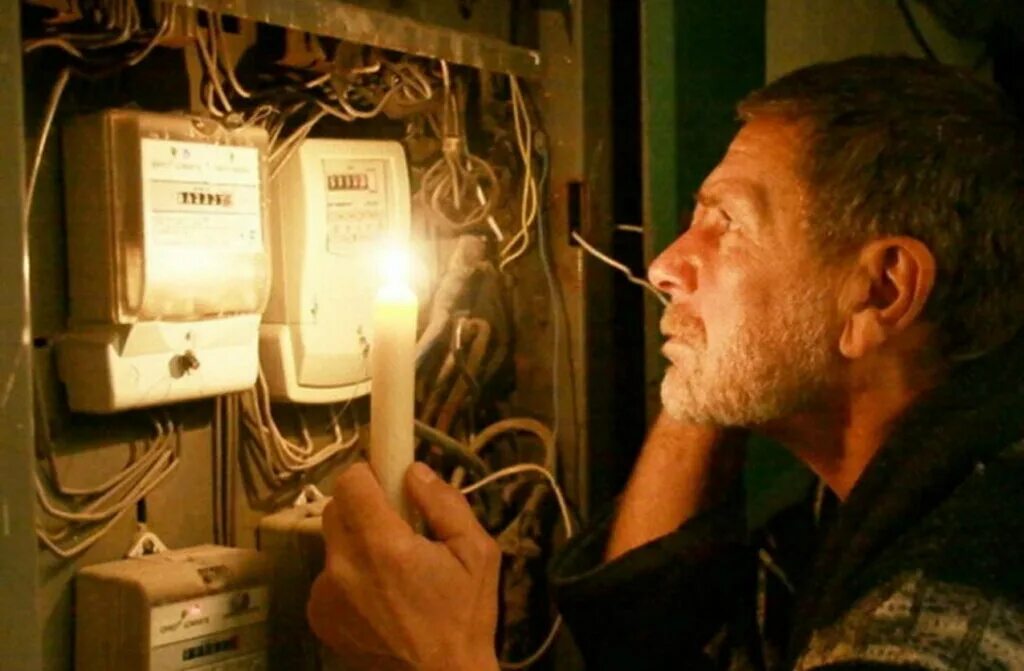 Счётчик за электричество. Прибор учета электроэнергии. Проблема со счетчиком. Монтаж электросчетчика. Счётчик электроэнергии.