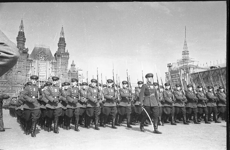 Мая 1951. Парад красная площадь 1951. Парад войск на красной площади 1 мая 1941 года. Войска НКВД на параде Победы 1945. Парад красной армии 1945.