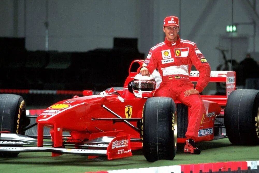 Михаэль Шумахер. Михаэль Шумахер Ferrari f2004. Гонщик Михаэль Шумахер. Михаэль Шумахер Феррари. Гонщик формулы 1 семикратный чемпион