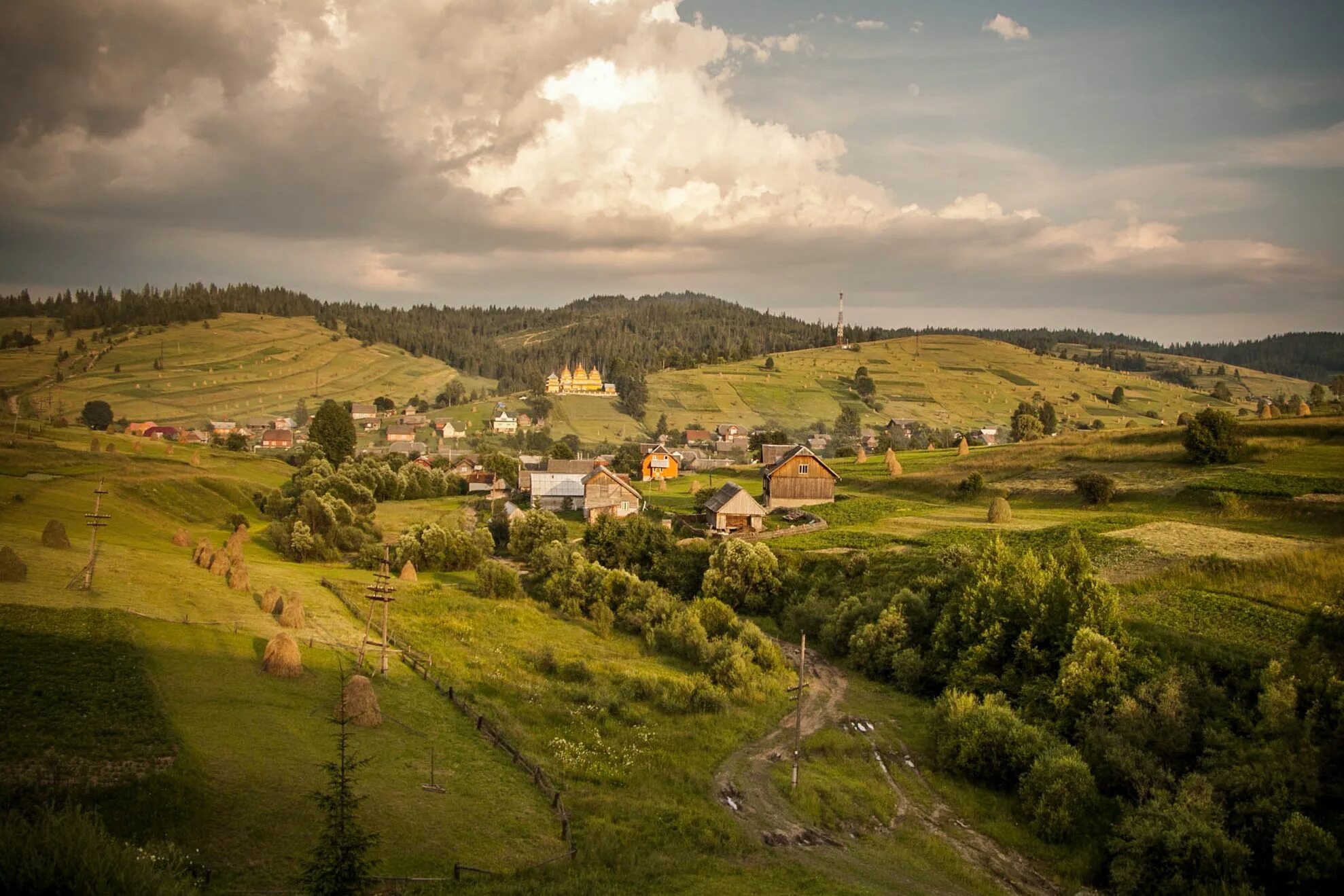 Вб села. В селе. Сиело. Вид на деревню с холма. Украина красивые деревни.