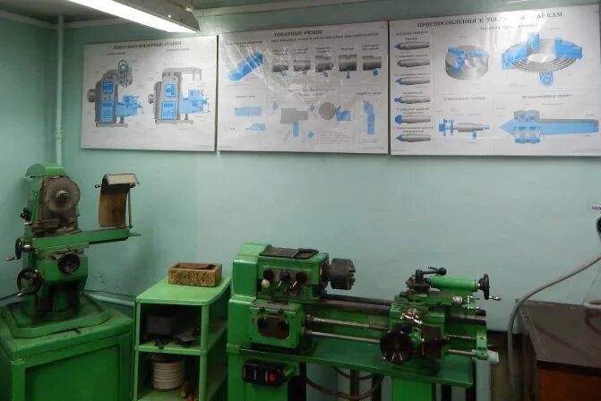 Станок для кабинета технологии в школе. Школьные мастерские. Станок в мастерской технологии. Джет 1220 токарный станок по дереву. Оборудование кабинета труда для мальчиков.