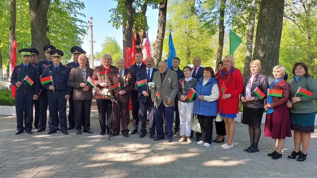 Школа 15 славгород. Славгород райисполком. Ветераны войны и труда. Сквер ветеранов. Славгород Дожинки 2022.