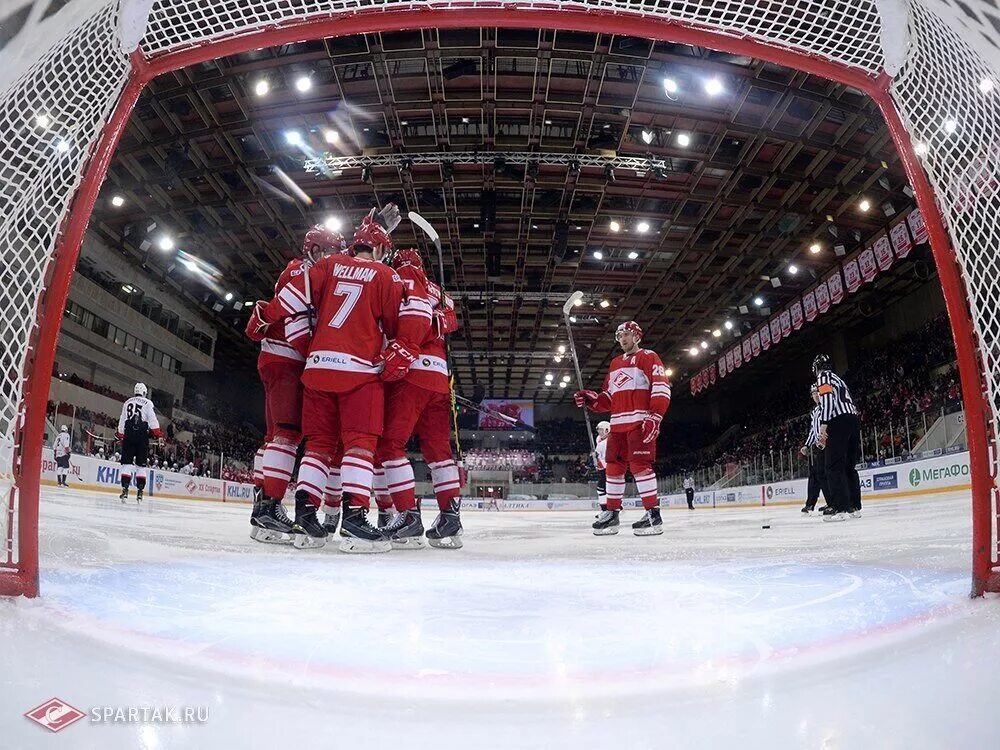Трактор кхл. Кхл ак барс трактор. Авангард трактор. Трактор локомотив. Трактор 5 января.