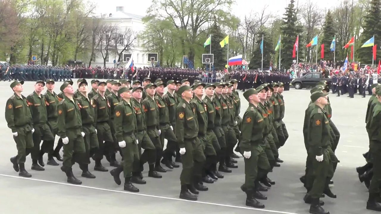 Парад Победы Ульяновск. Парад 9 мая Ульяновск. Парад 1999 год Ульяновск. Ульяновск 9 мая 2013. 9 мая 2017 г