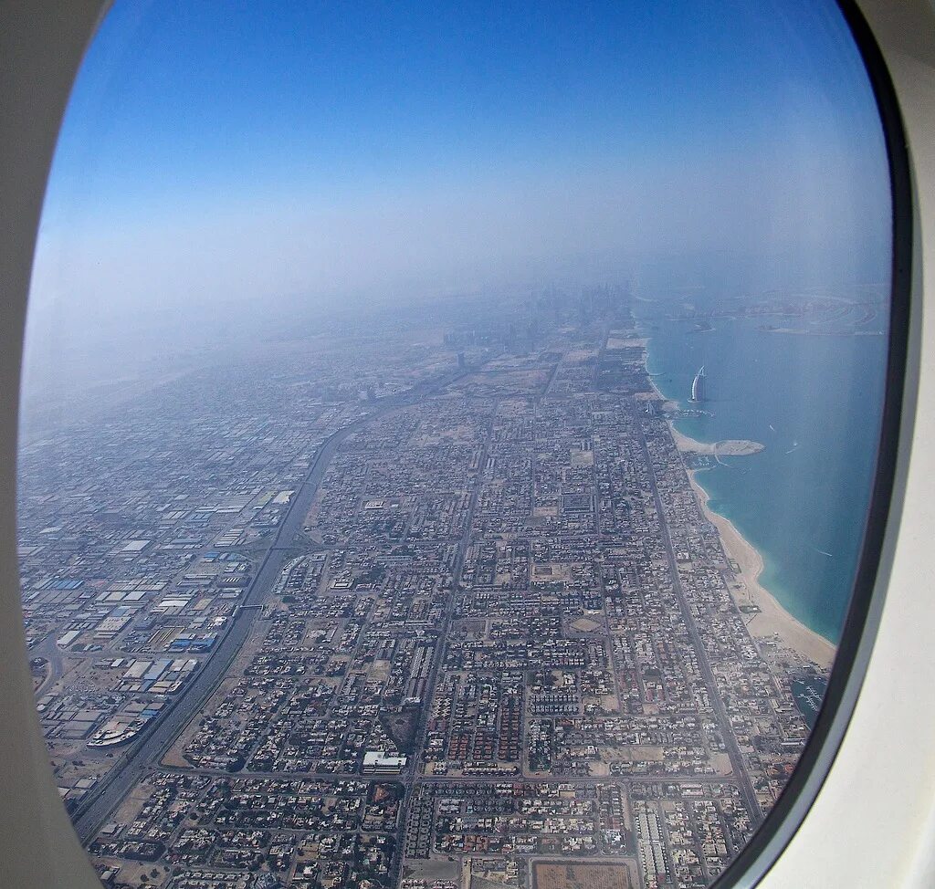 Дубай москва новости. Аэропорт Дубай вид сверху. Вылет из Дубай сверху. Дубай вылет самолёт фото. Фото аэропорта вылета Дубай.