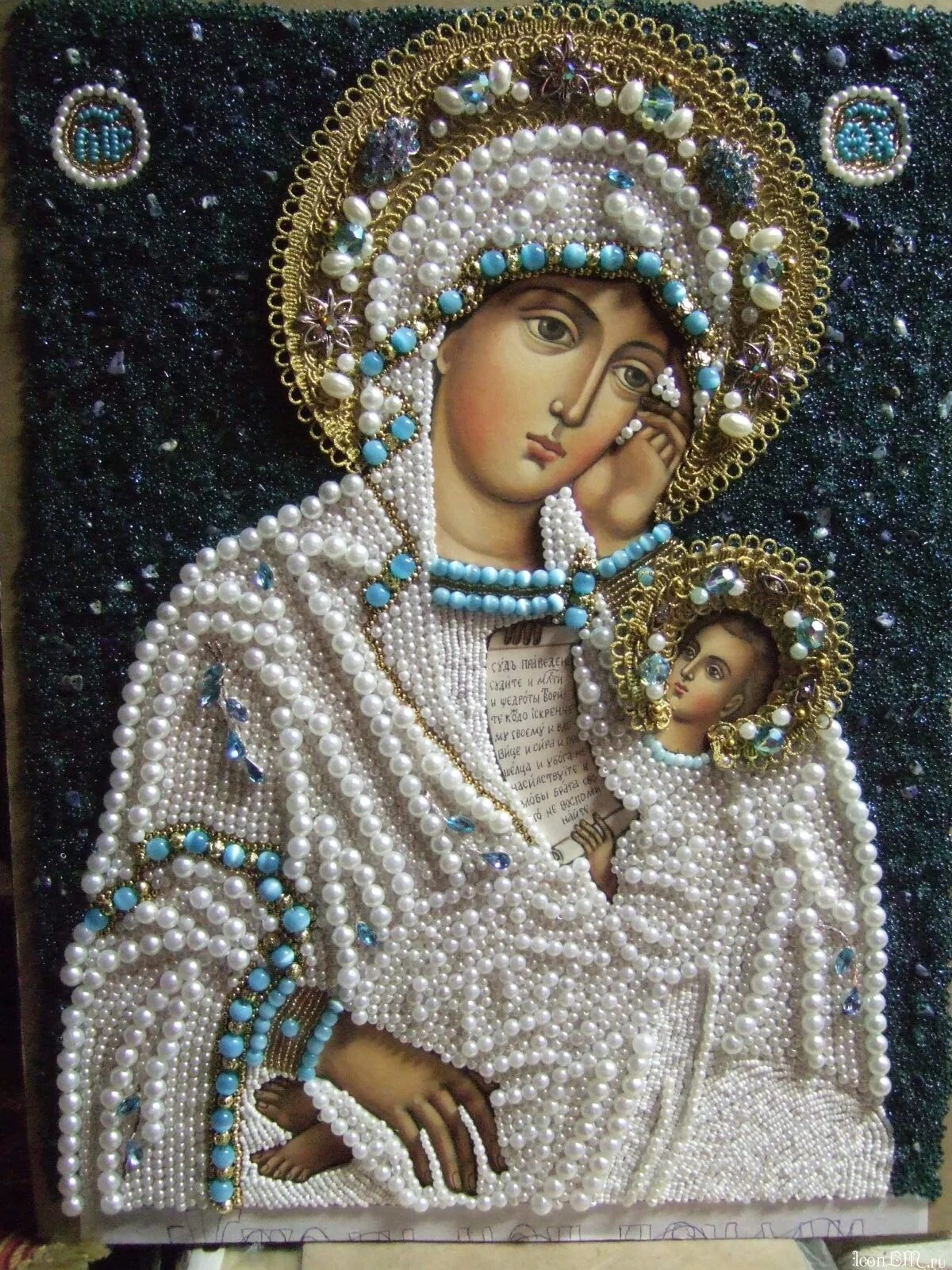 Икона бисером богоматерь остробрамская. Жировицкая икона богородицы. Леушинская икона божией матери бисером. Остробрамская икона божией матери бисером. Богородица умиление икона вышивка.