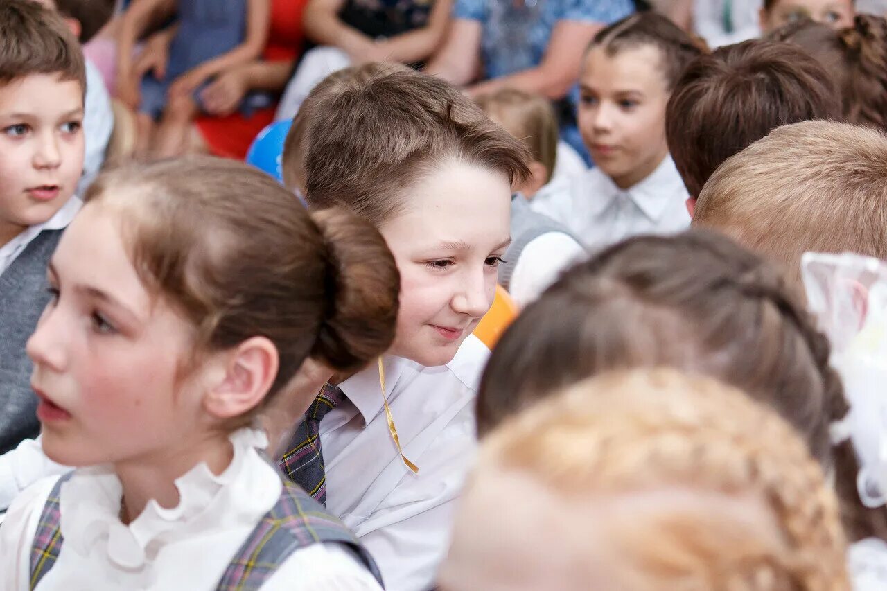 Учебник по математике 4 класс. Фотографии 4 класса. 4 класс 2010. 4 класс 2010. Фотосъемка в школе.