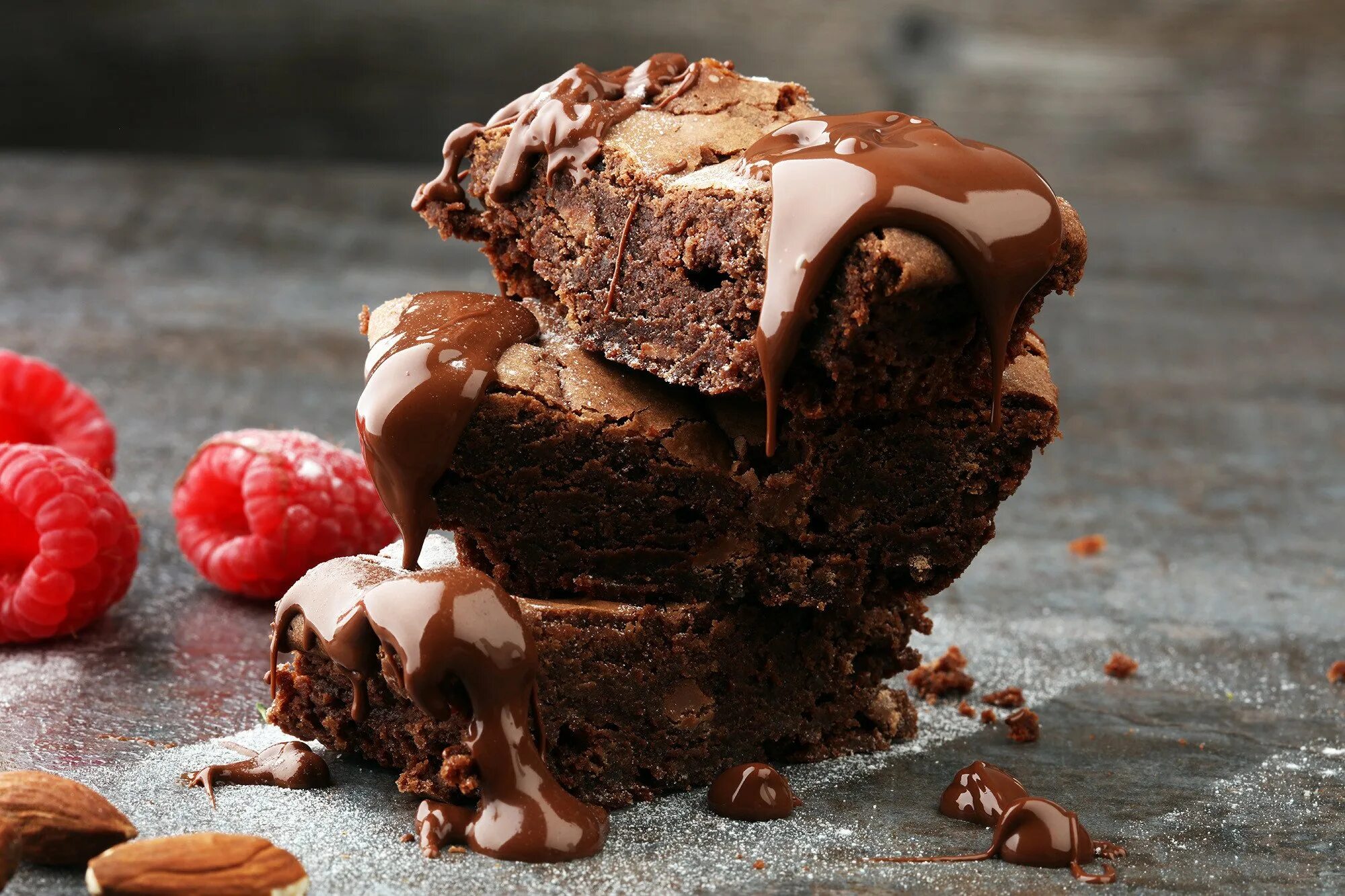 Шоколадное пирожное Брауни. Американский десерт Брауни. Брауни с шоколадом. Шоколадный десерт Браун. Вкусные брауни