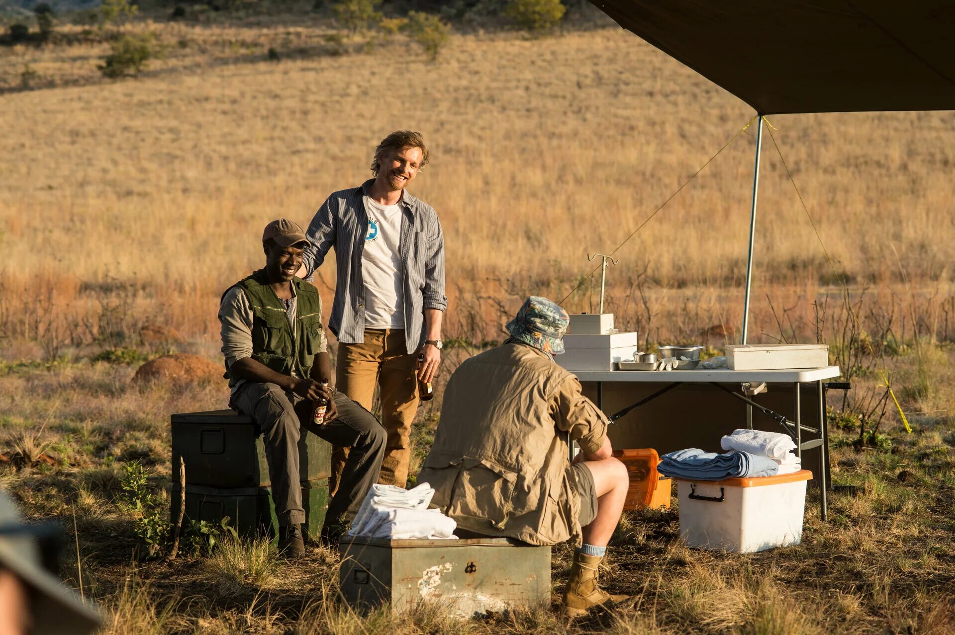 В диких условиях кадры из фильма. Риз уизерспун поход. Путешествие гектора в поисках счастья фильм 2014. Таинственный остров 2 фильм. Каникулы 2015 джеймс.