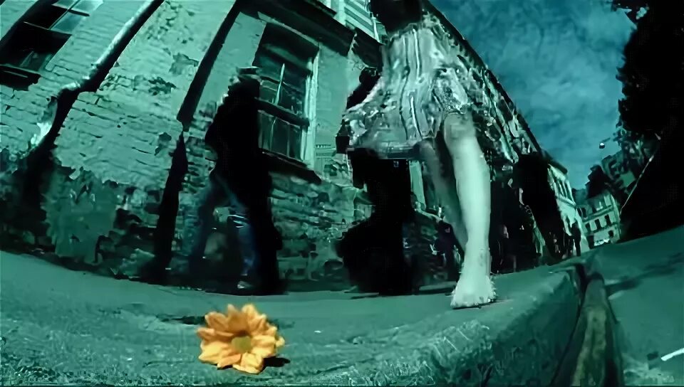 вячеслав бутусов девушка по городу. девушка по городу шагает. девочка по городу шагает босиком бутусов. вячеслав бутусов девушка по городу шагает босиком. бутусов девушка по городу шагает босиком.