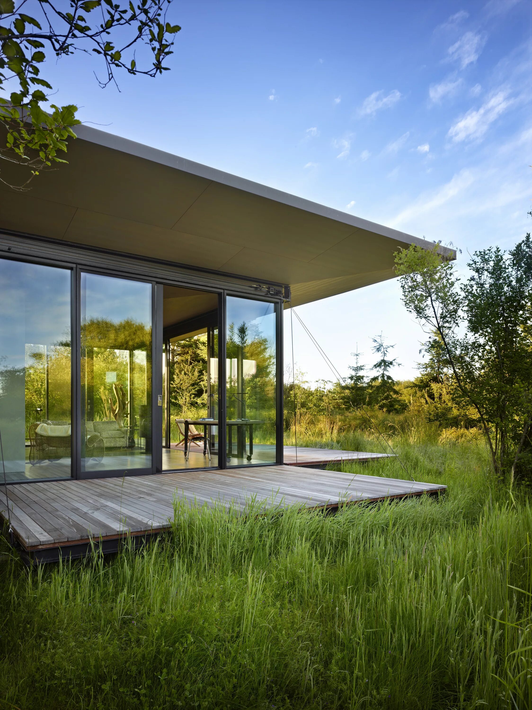 барнхаус архитектура. коттедж с панорамными окнами. домик с панорамой. модульный дом с панорамными окнами. домик с панорамой.