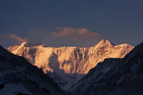 Безенгийская стена