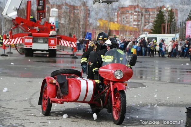 Ногинский сц мчс россии. Норматтв мчс подарные 21год. Мчс челябинск нина метельская. Работник мчс. Протоиерей виталий ершов.