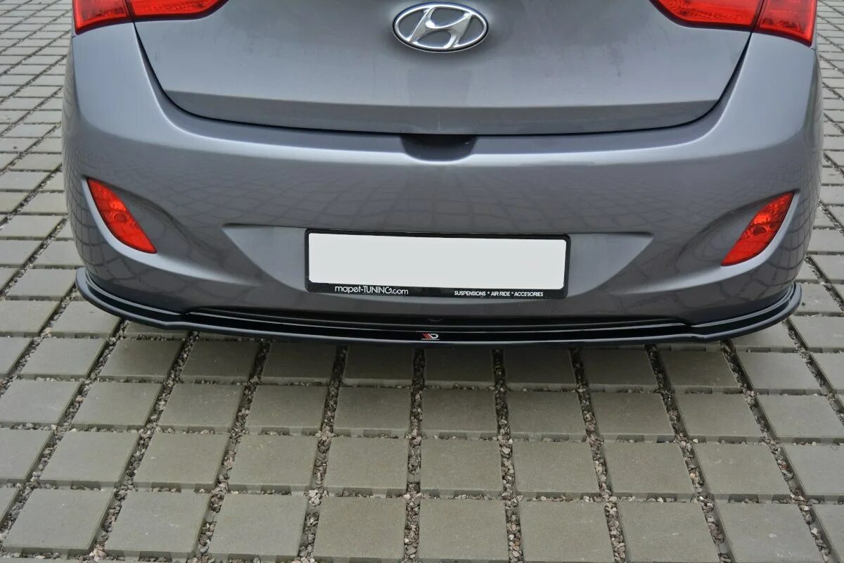 Hyundai i30 rear. I30 hyundai 2010 реснички. Накладка на задний бампер хендай i30 2012. Накладка на задний бампер хендай i30. Накладка на задний бампер хюндай i30 gd.