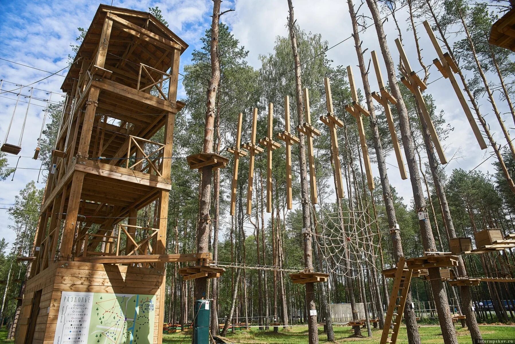 Веревочный парк в рахдоьье. Парк раздолье веревочный парк. Верёвочный парк в пскове раздолье. Верёвочный парк в пскове раздолье. Веревочный парк в пскове.