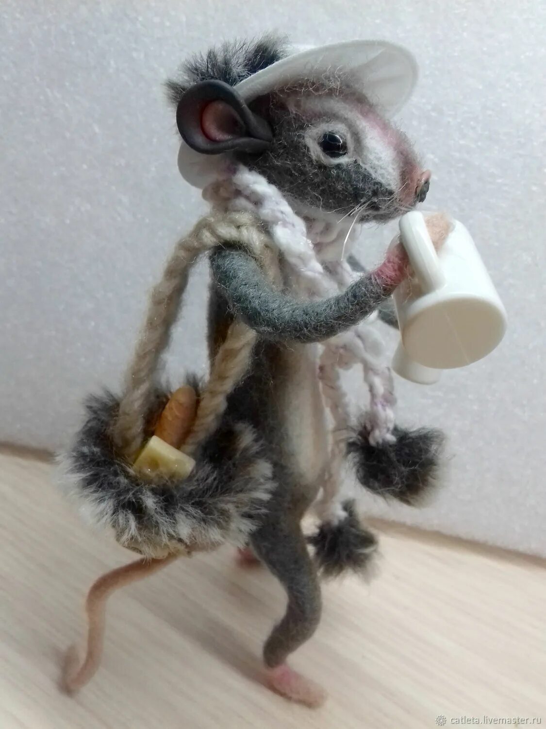 Мышик блоггер