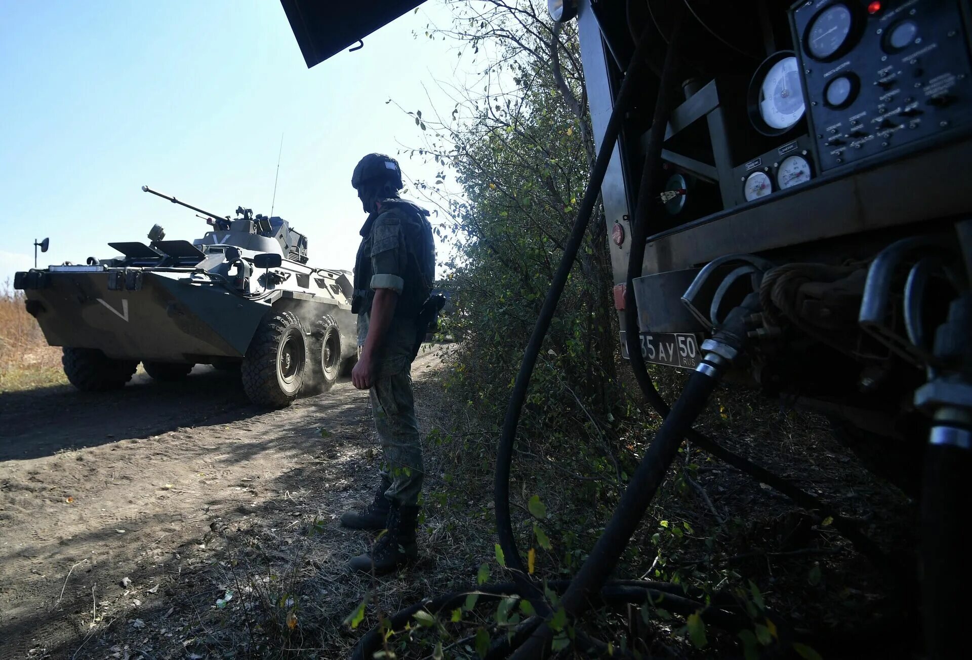 Военная техника. Боевые действия. Колонна военной техники.