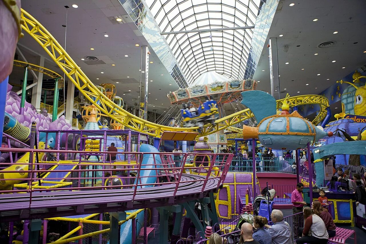 Какие там развлечения. West Edmonton Mall Galaxyland. West Edmonton Mall Эдмонтон. West Edmonton Mall Amusement Park. Филион Galaxyland Amusement Park.