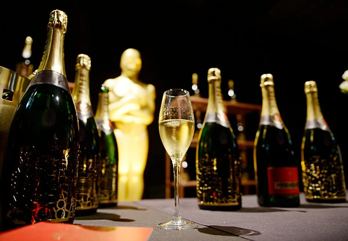 Вино оскар. Фуршет Оскар. Шампанское на Оскаре. Церемония Оскар Фуршет. Шампанское из Оскара.