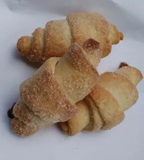 Рогалики с сгущенкой из дрожжевого теста