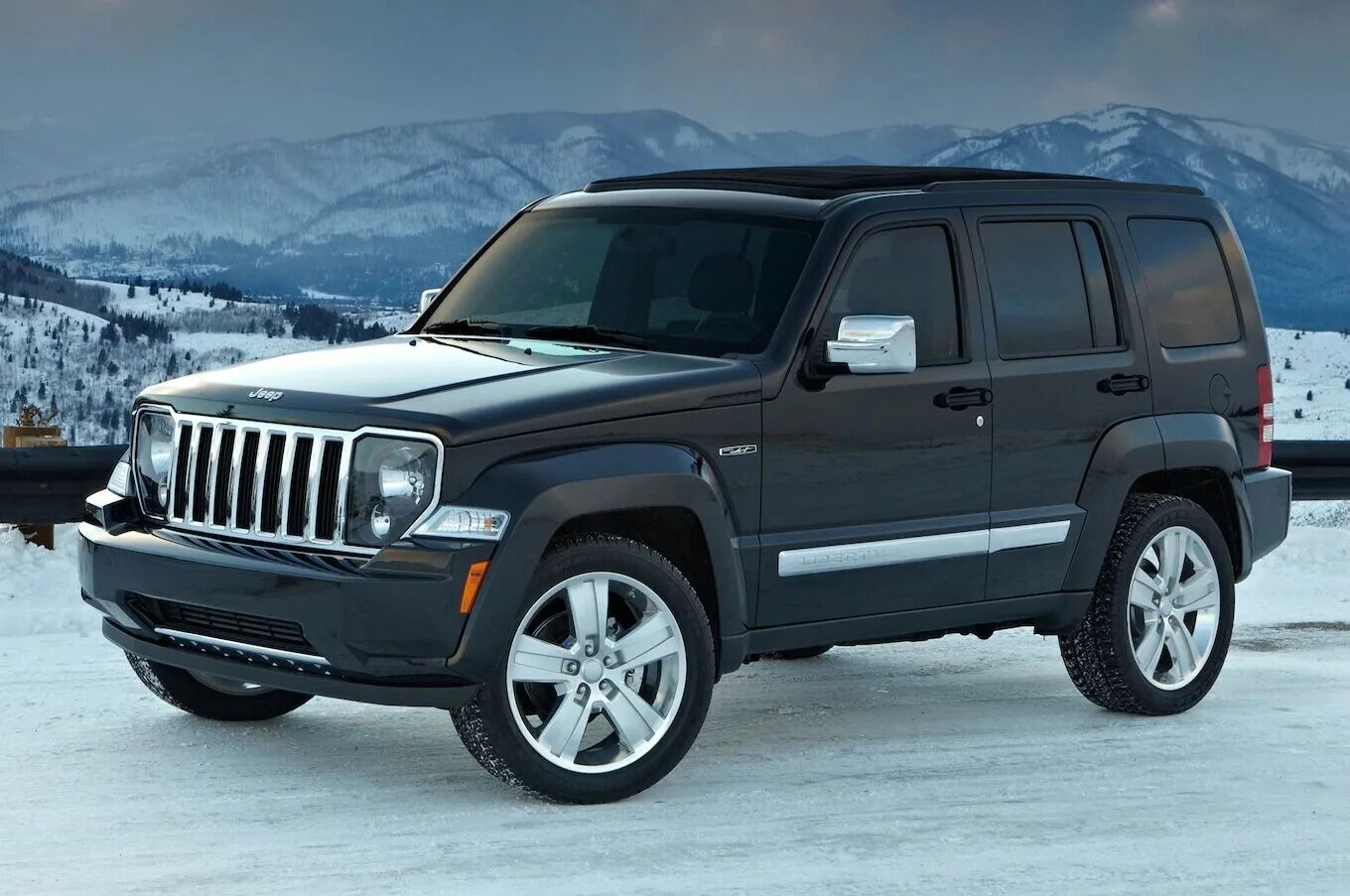 Машина джип фото. Jeep Liberty. Jeep Liberty 2012. Джип Чероки Либерти 2010. Джип Чероки Либерти 2015.