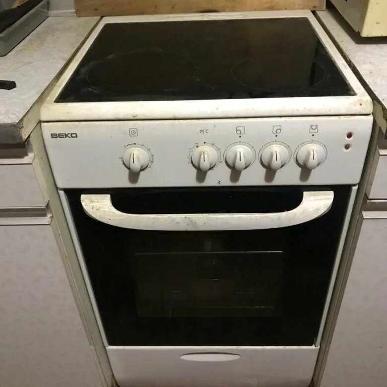 Плита beko стеклокерамика 4 конфорки. Beko 3 конфорки. Плита beko стеклокерамика. Beko css 48100. Beko плита электрическая стеклокерамика 3 конфорки.