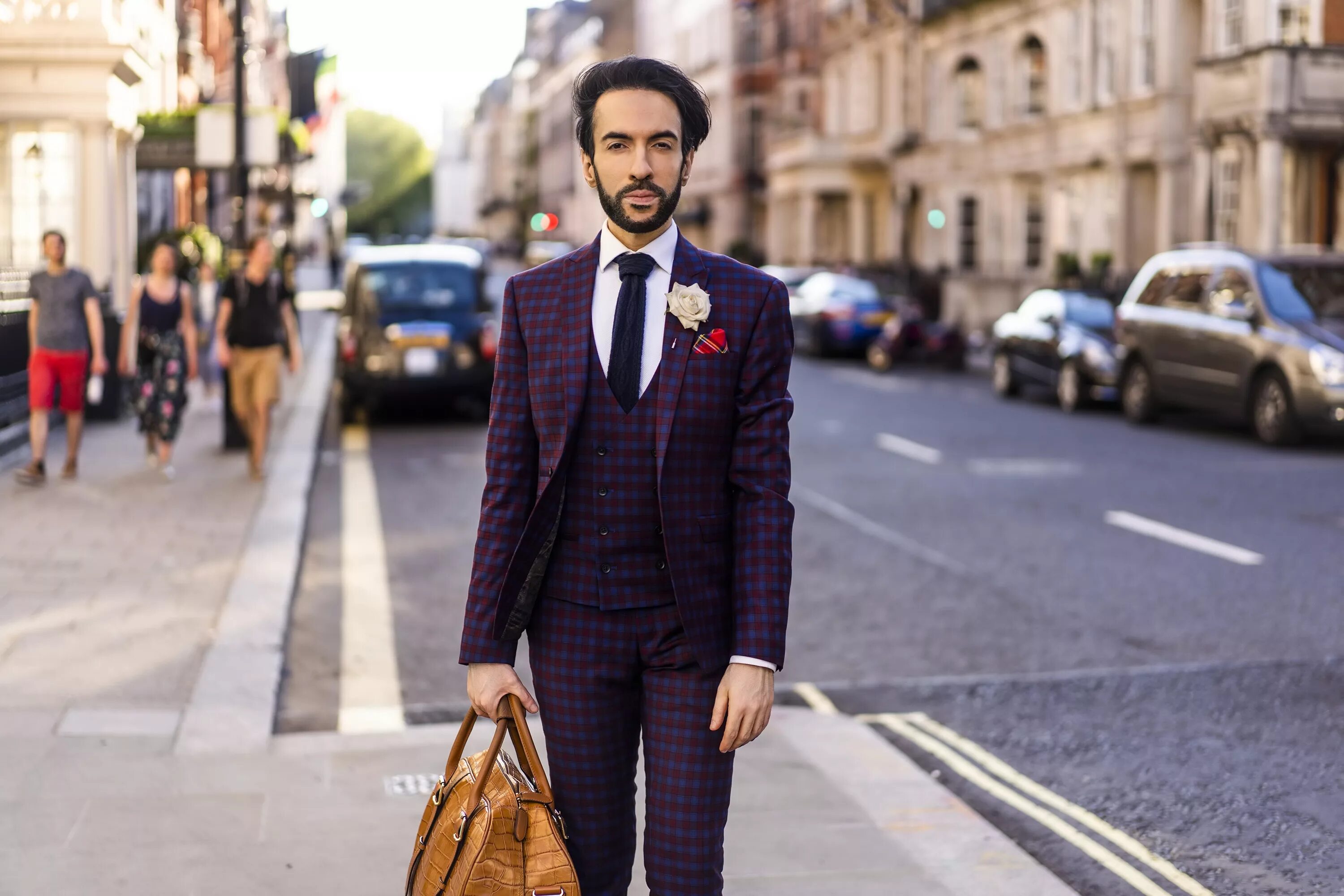 Suit to a t. Kiton 2025. китон столешников. man suit. wearing summer suit.