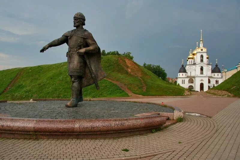 Дмитров г м. Памятник Юрию Долгорукому в Дмитрове. Дмитровский Кремль (музей-заповедник).