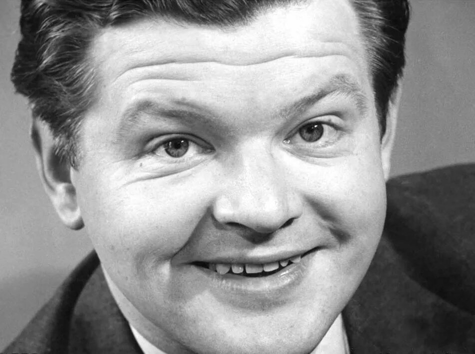 бенни хилл. альфред хоторн хилл. бенни хилл. бенни хилл косички. бенни хилл удивление.